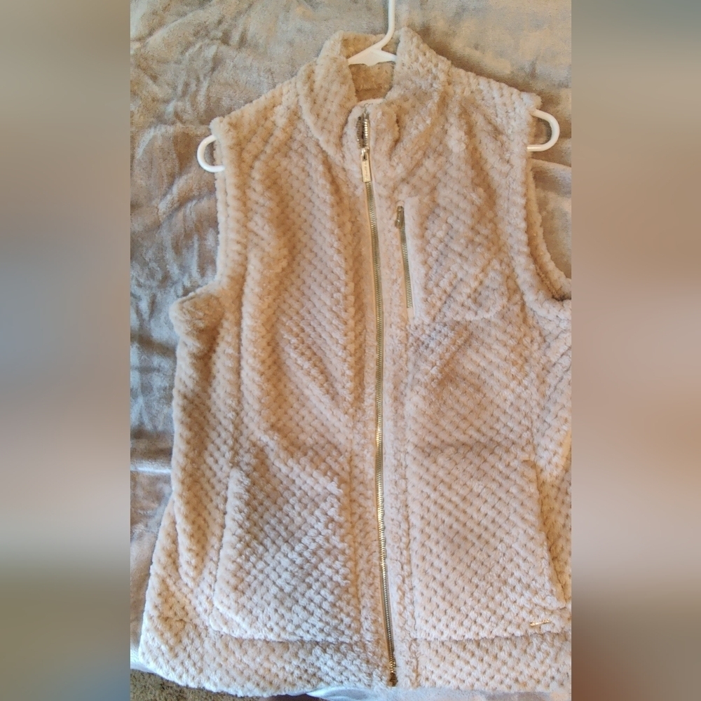 NWOT Calvin Klein beige fuzzy vest Large